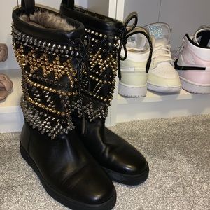 Surlapony Shearlspikes Louboutin fur boots
